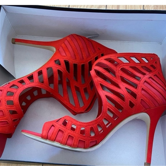 Super Cute and Very Sexy BCBG Generation Camdynn Laser-Cut Heeled. Size 9 - Picture 6 of 8